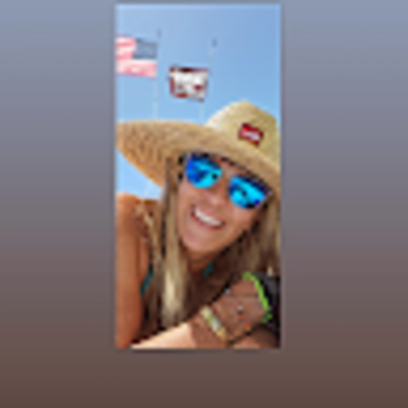 Meet your Posher, Elvia - Picture 1 of 1